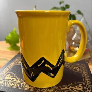 Charlie Brown Peanuts Embossed Large 16 oz. Coffee Mug